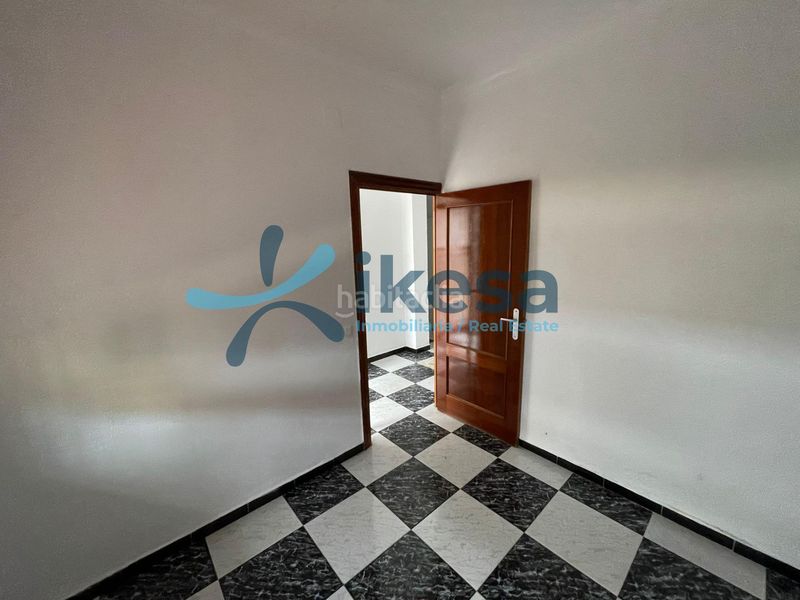 Foto a5a1edf9-7a19-418b-89a5-c5654c91a978. Casa adossada a Centro Bormujos