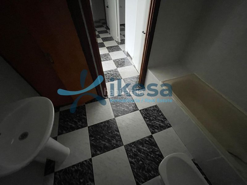 Foto aedd6c4e-fa73-4a59-b7f8-3641ca2a0db6. Casa adossada a Centro Bormujos