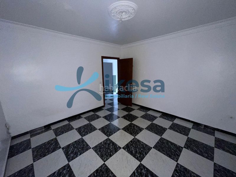 Foto d4c1578c-f8b8-480e-a9f7-17b61398b845. Casa adossada a Centro Bormujos