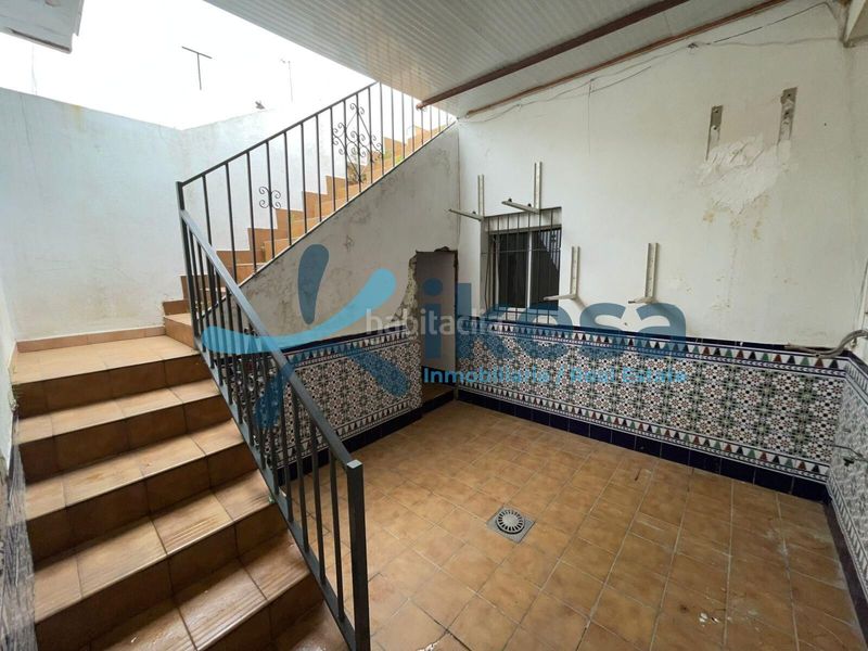 Foto e68950c3-97a0-4050-a538-f73683f3fbf4. Casa adossada a Centro Bormujos