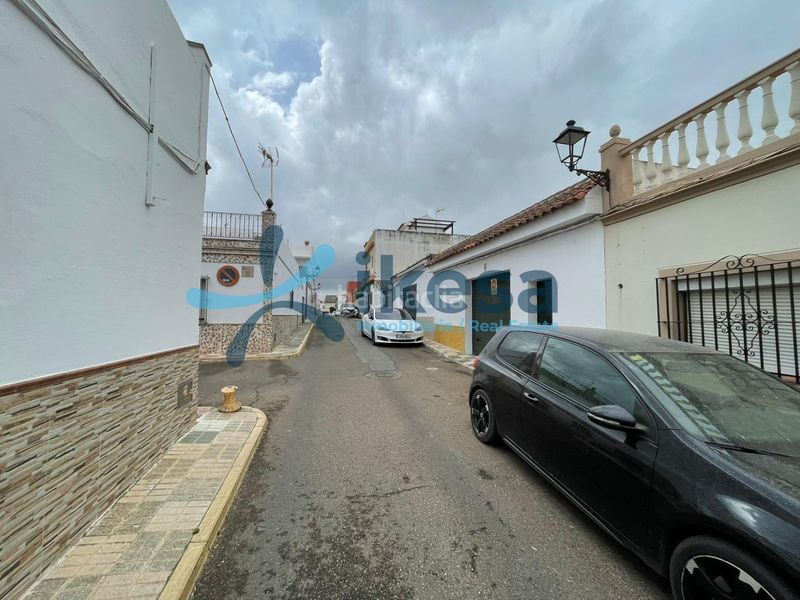 Foto e82d2f20-9cfa-4238-b21e-035e9dedb557. Casa adossada a Centro Bormujos