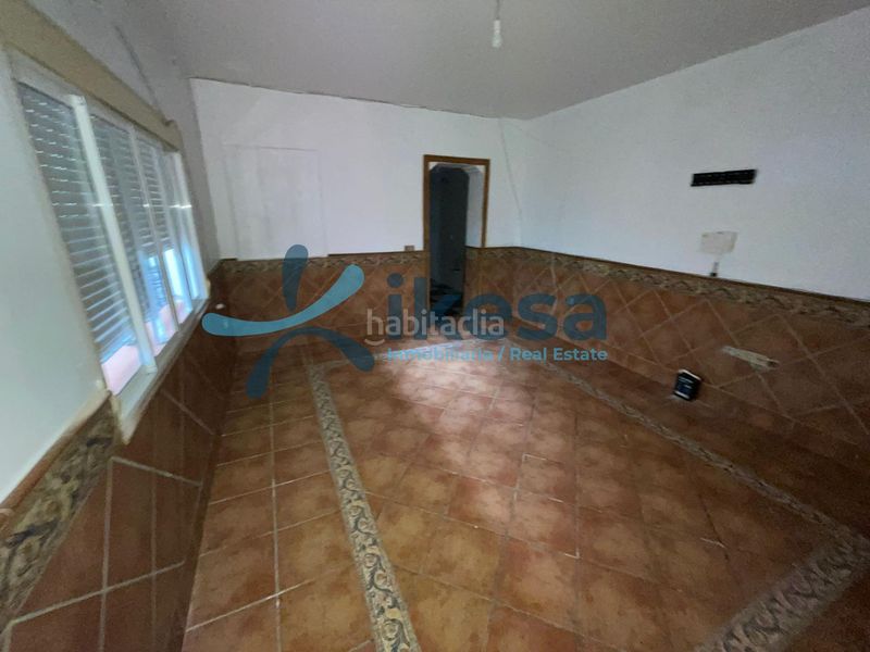 Foto ec57d0e1-df28-4df4-a0a3-3f76ae65995b. Casa adossada a Centro Bormujos