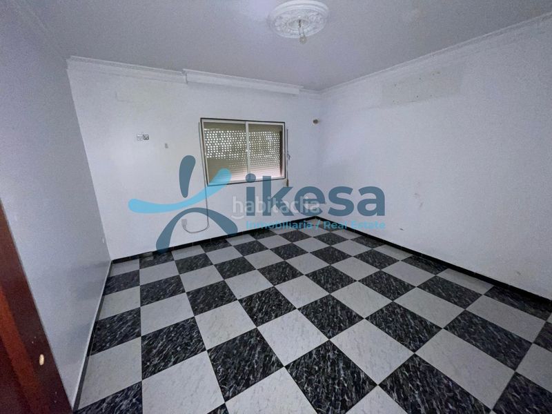 Foto f04275f7-501c-44c5-a6ff-cb0f4184b4a8. Casa adossada a Centro Bormujos