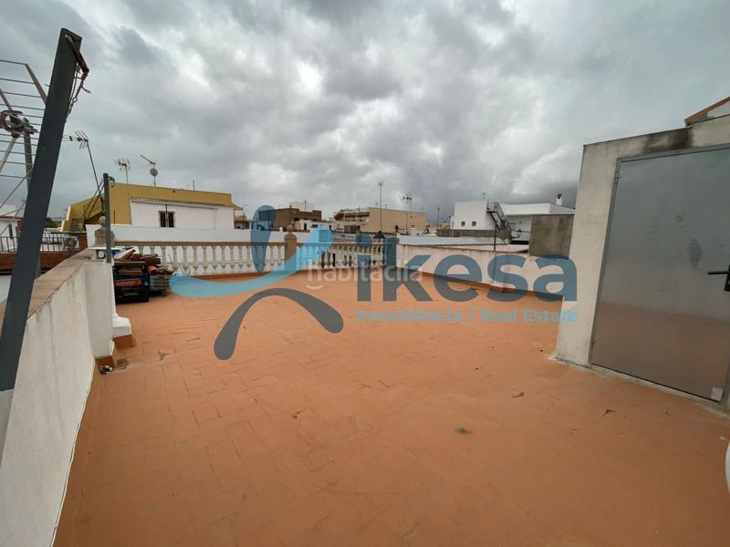 Foto f1b75de1-1451-4105-9303-76e8ed36bfc3. Casa adossada a Centro Bormujos