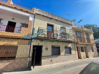 Reihenhaus in Calle torrelodones 85. Adosado a reformar en torreblanca  sevilla