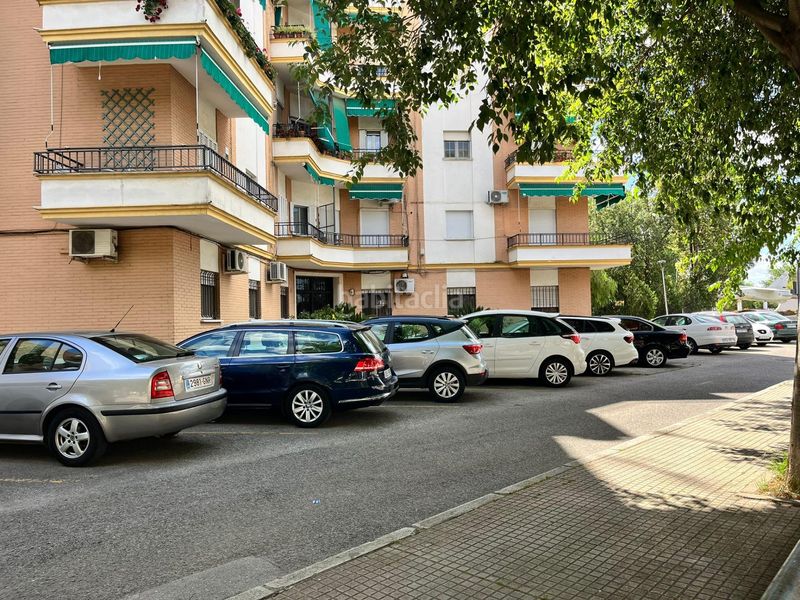 Foto a513e20f-867e-4e17-a33e-d69a175380d4. Pis amb aparcament a Tablada Sevilla
