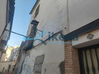 Casa a schiera in Ctra. Circunvalación - La Magdalena. Venta de casa para reformar en jaén