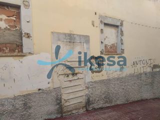 Casa a schiera in Ctra. Circunvalación - La Magdalena. Venta de casa adosada en jaén