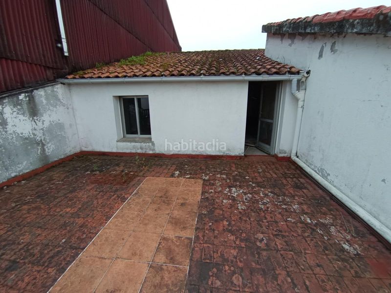 Foto bbad9e97-f965-4785-a8b4-ba58672f1550. Edifici a calle xeral-bandeira 3 a Silleda