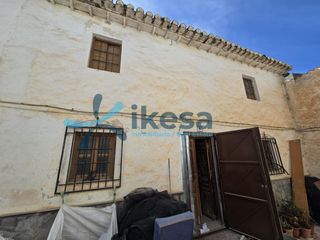 Casa adossada a Píñar. Se vende casa adosada en la localidad de piñar
