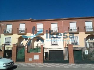 Casa a schiera in Villanueva de la Reina. Venta de piso sin posesión no visitable en la localidad de andúj