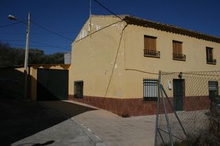 Semi detached house in Puente Genil. Venta de casa adosada en puente genil  córdoba