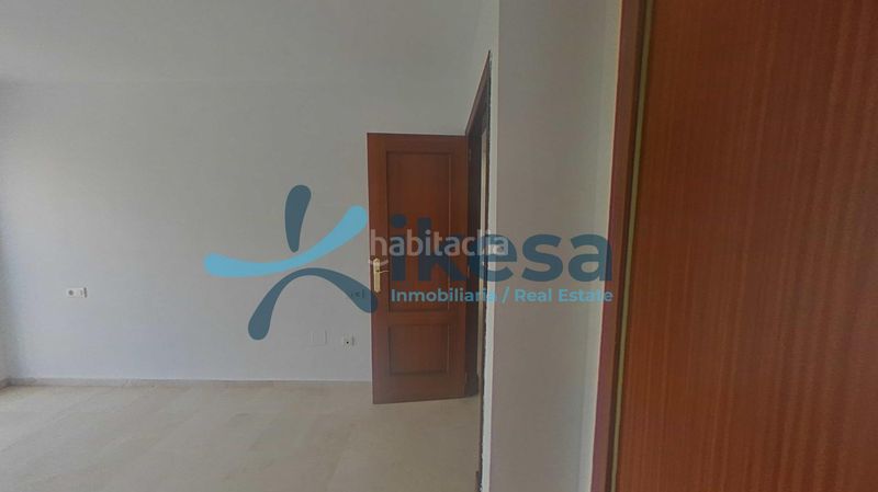 Foto cd43be7f-70da-4cdc-8ccb-5a88e530aa45. Piso venta de vivienda , málaga. activo inmobiliario sin posesión, vivienda alquilada, ideal para inversores, no se puede vi en Estepona