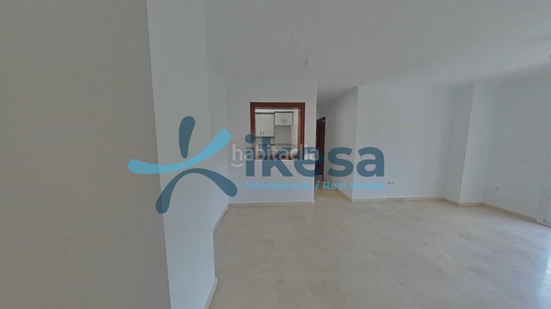 Foto fee3ea34-d915-43e2-98f8-198add22c150. Piso venta de vivienda , málaga. activo inmobiliario sin posesión, vivienda alquilada, ideal para inversores, no se puede vi en Estepona