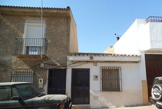 Haus in Jódar. Venta de casa no visitable sin posesión en la localidad de jorda