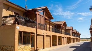 Casa adossada a Villanueva de Azoague