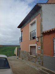 Semi detached house in San Bartolomé de las Abiertas. Se vende piso en toledo sin posesión