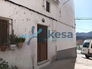 Maison jumelée à Bélmez de la Moraleda. Venta de casa adosada en calle cervantes nº 71 bélmez de la mora