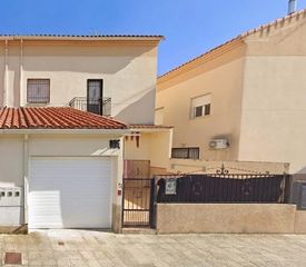 Casa adossada a Estación-Cruz Roja. Venta de vivienda unifamiliar en illescas, toledo. activo inmobi