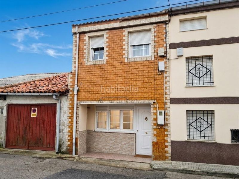 Foto 13958b43-c772-47ab-b3e3-9bf1d3fa2b8e. Casa adossada a Alisal - San Román Santander