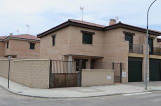 Semi detached house in Mora. Venta de casa en la provincia de toledo sin posesión