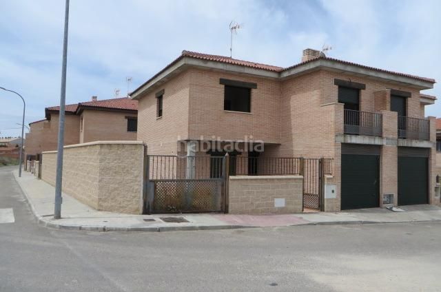 Foto 7adbc256-7084-47b9-8469-58e2de7bdc73. Casa amb aparcament a Mora