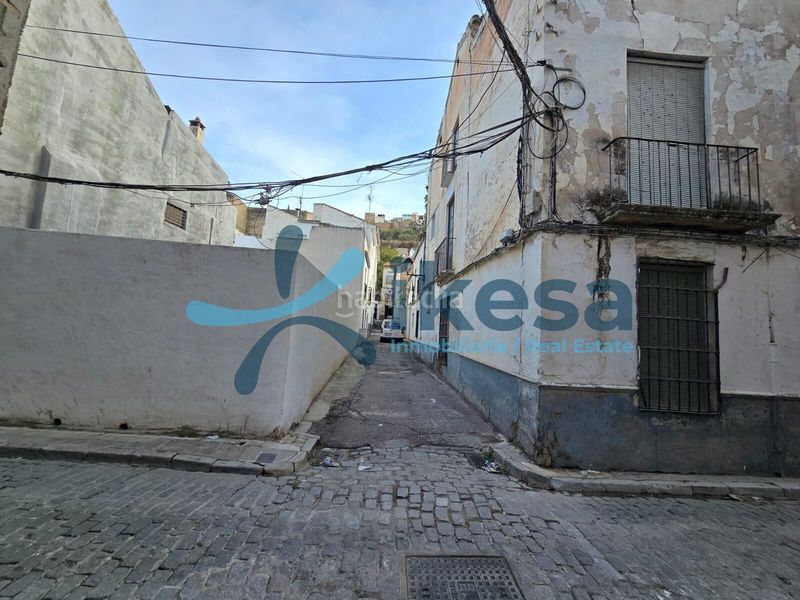 Foto be3b7edc-5541-4632-b8fe-37787abea586. Casa adossada a Loja