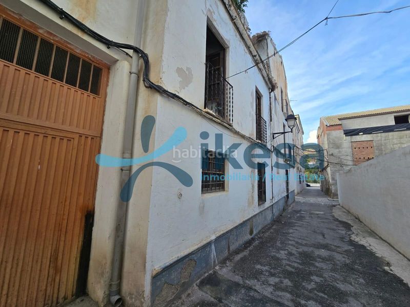 Foto d4efd5e4-7f5c-4cad-9e65-4a4f43e2a607. Casa adossada a Loja