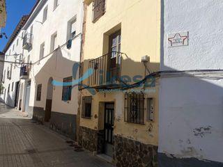 Casa adossada a Baza. Se vende adosado en la localidad de baza sin posesión