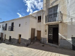 House in Válor. Se vende adosado en la localidad de valor