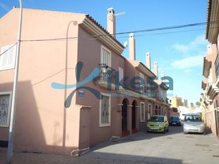 Casa adossada a Mondejar-Junquillos. Venta de adosado en la línea de la concepción, cádiz. activo inm