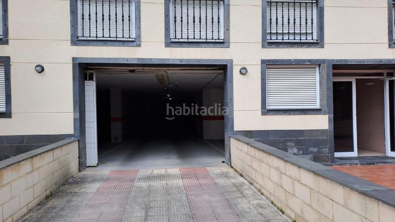 Foto f6e44933-d3f6-4c3e-89b3-a4c032d24621. Aparcament cotxe a Viveiro