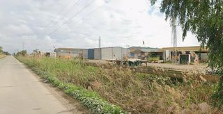 Bâtiment à usage industriel à Pedanías Sur. Venta de nave industrial sin posesión en utrera  sevilla