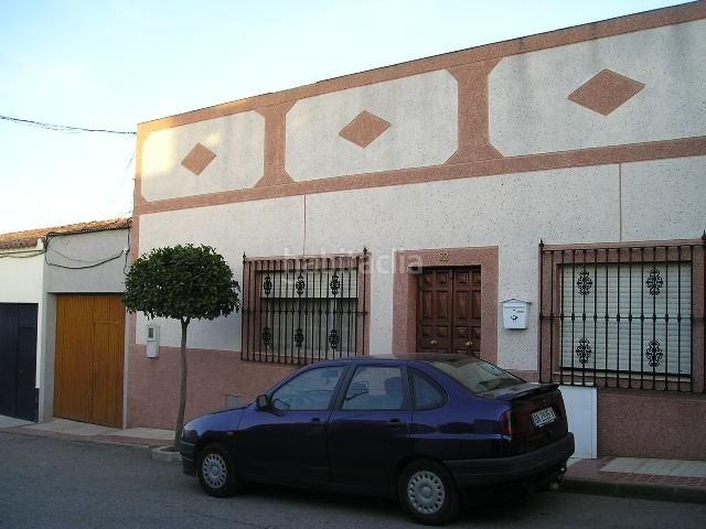 Foto 23df7c76-5b0a-4182-9a03-8b2a67d7949f. Casa amb aparcament a Albuera (La)