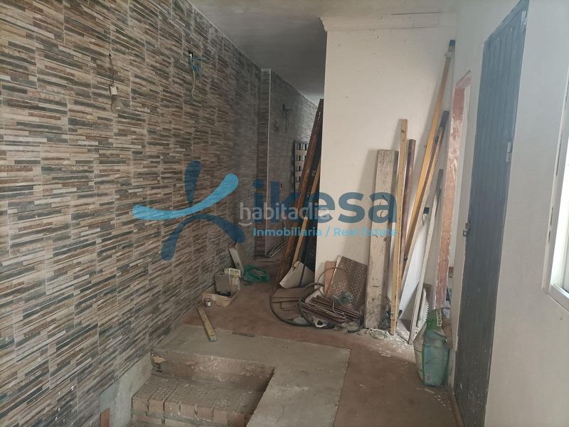 Foto e8dddbad-f626-4d0f-a9d9-ca8d1e61861c. Casa adossada a Coronil (El)