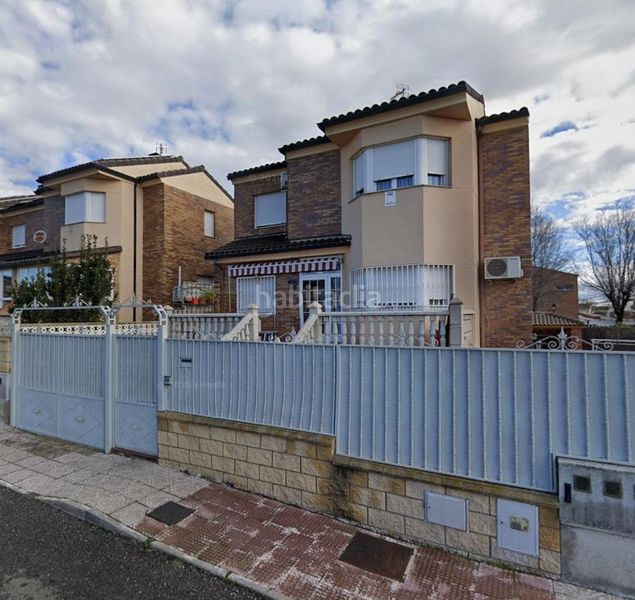 Foto d9666e77-aec6-4785-a871-9d38c4dfc9ac. Casa amb aparcament piscina a Ugena