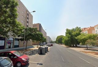 Local Comercial a Colores -  Entreparques. Venta de local comercial en venta en sevilla. sin posesión no vi