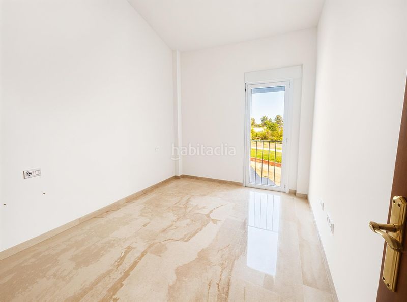 Foto f5aac6c5-a9cc-4f7a-a0a2-4f6313bb3024. Casa adossada a Consolación Utrera