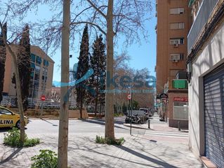 Pis a Angustias - Chana - Encina. Amplio piso de 3 habitaciones en la chana, granada