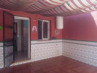 Casa adossada a San Bernabé. Adosado con garaje, terraza y patio en los alamillos  algeciras