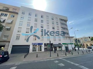 Aparcament cotxe a La Calzada - La Florida. Venta de plazas de pk en edificio acueducto  sevilla centro