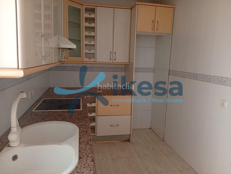 Foto 06295f61-648b-473e-a55f-3efa2086fa0e. Pis amb aparcament a Adra