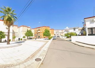 Casa adossada a Lora del Río. Adosado en lora del río, sevilla. activo inmobiliario sin posesi