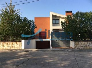 Casa adossada a Castellvell del Camp. Venta de casa adosada en castellvell del camp, tarragona. activo
