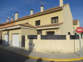 Reihenhaus in Numancia de la Sagra. Se vende casa adosada en la localidad de numancia de la sagra