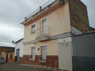 Maison jumelée à Calle de la era alta 60. Casa adosada en alcalá del río  sevilla