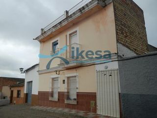 Reihenhaus in Calle de la era alta 60. Casa adosada en alcalá del río  sevilla