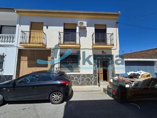 Maison jumelée à Fuente Vaqueros. Amplio adosado en fuente vaqueros  ideal para familias