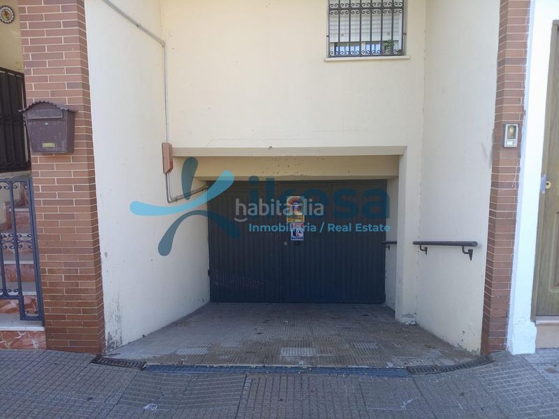 Foto ac41073a-0de9-452e-a18f-8966a763eb0a. Aparcament cotxe a Punta Umbría