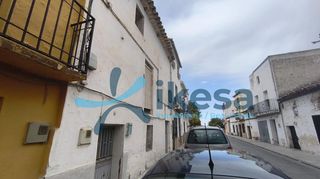 Maison jumelée à Ibros. Venta de casa adosada en ibros, jaén.